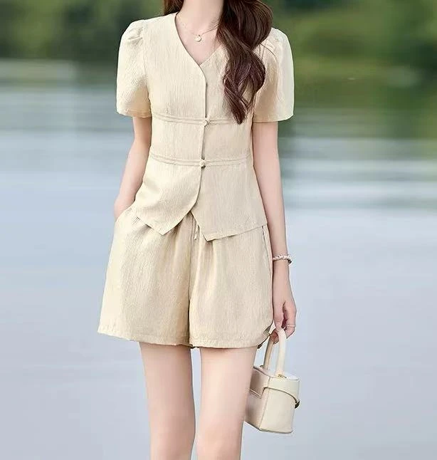 Miss huo V领盘扣短袖套装 A奶茶色 8773