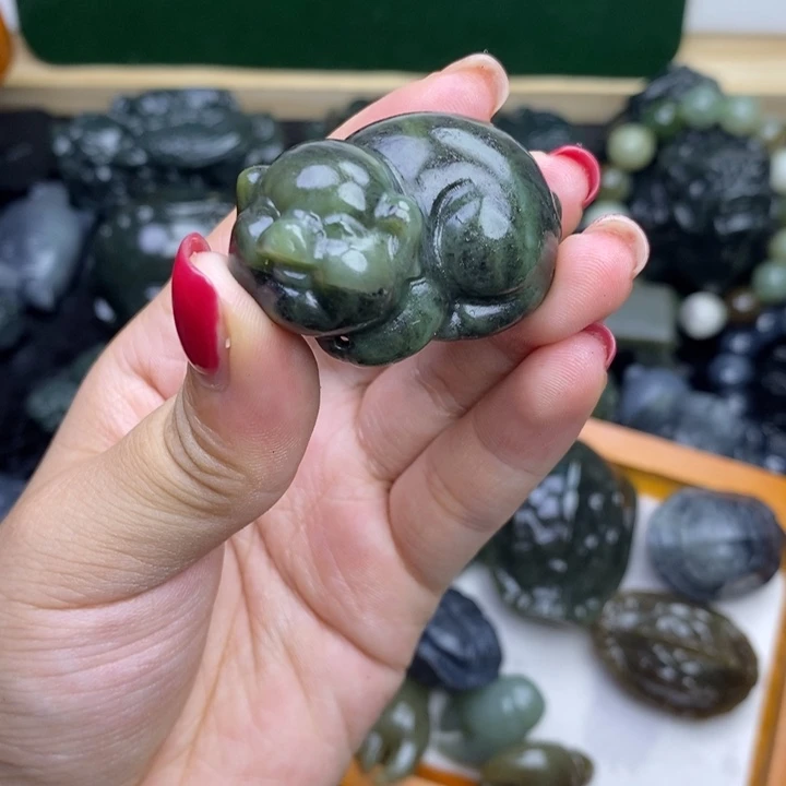 颈饰未镶嵌和田玉（糖玉）