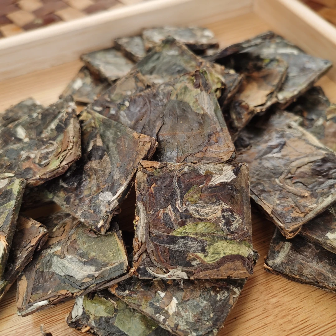 2023年黄草林白茶小方片（250g）1月8【36号】