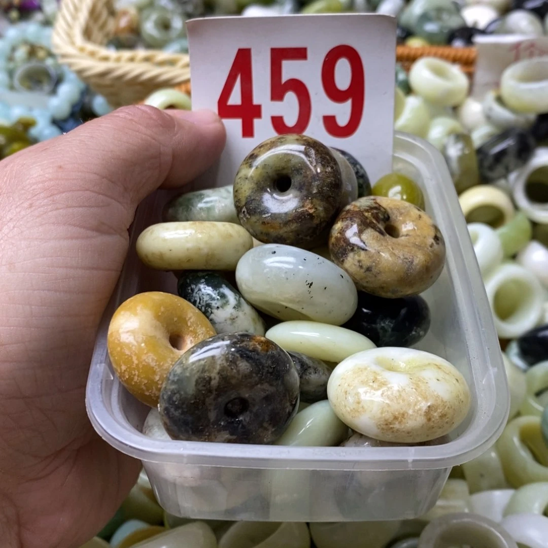 蛇纹石玉挂坠未镶嵌