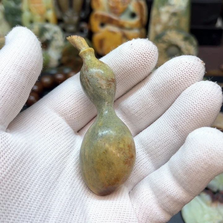 未镶嵌岫岩河磨玉（透闪石质玉）车挂