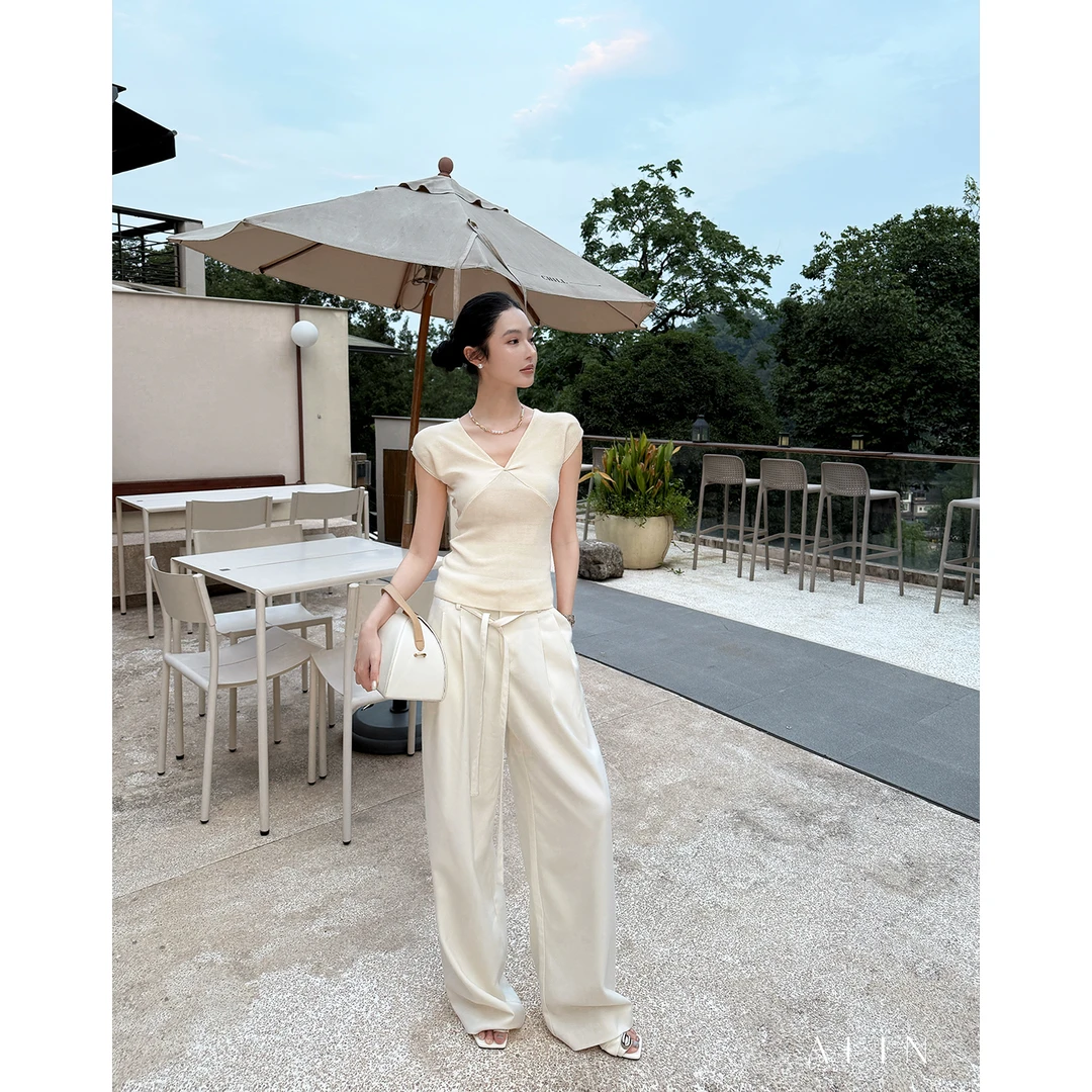 阿琳ALIN【心动】扭结设计感V领针织短袖小飞袖短款上衣女AL5EZT12