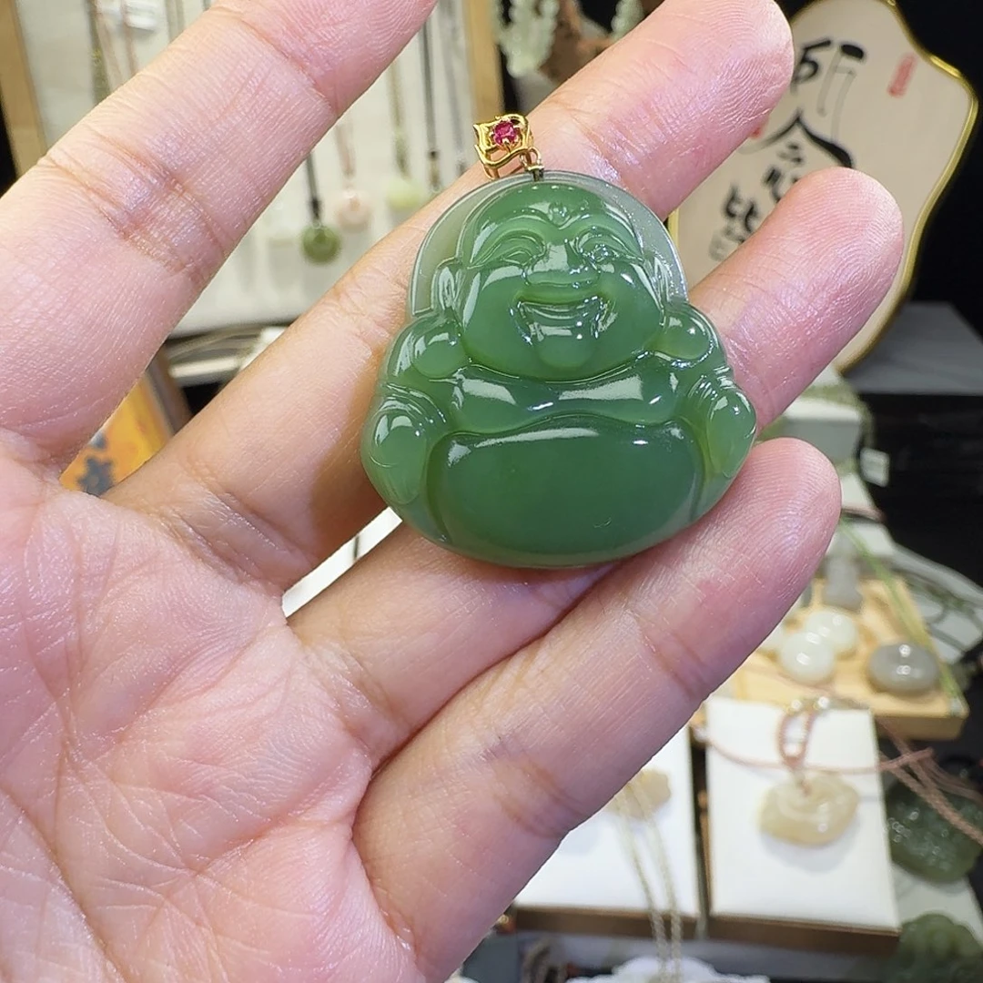 M***儿颈饰未镶嵌和田玉