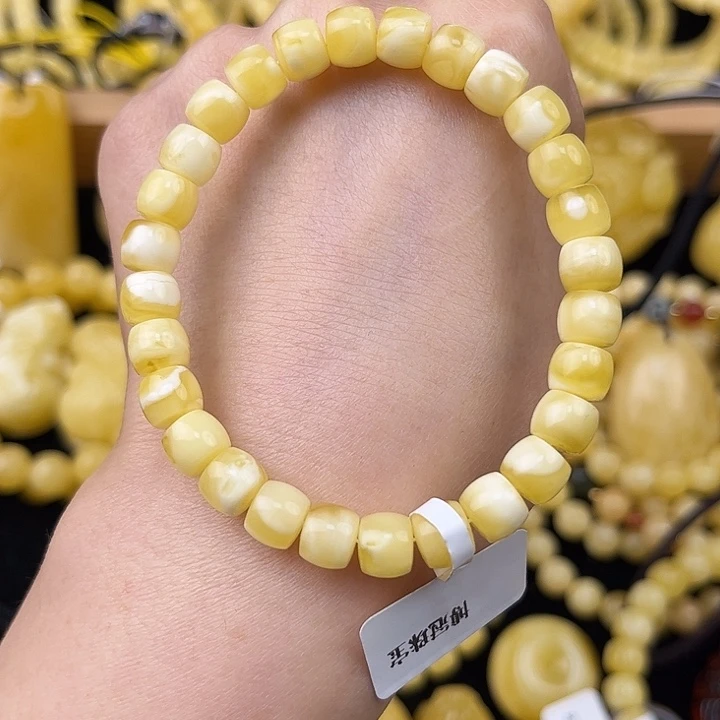 琥珀未镶嵌颈饰琥珀