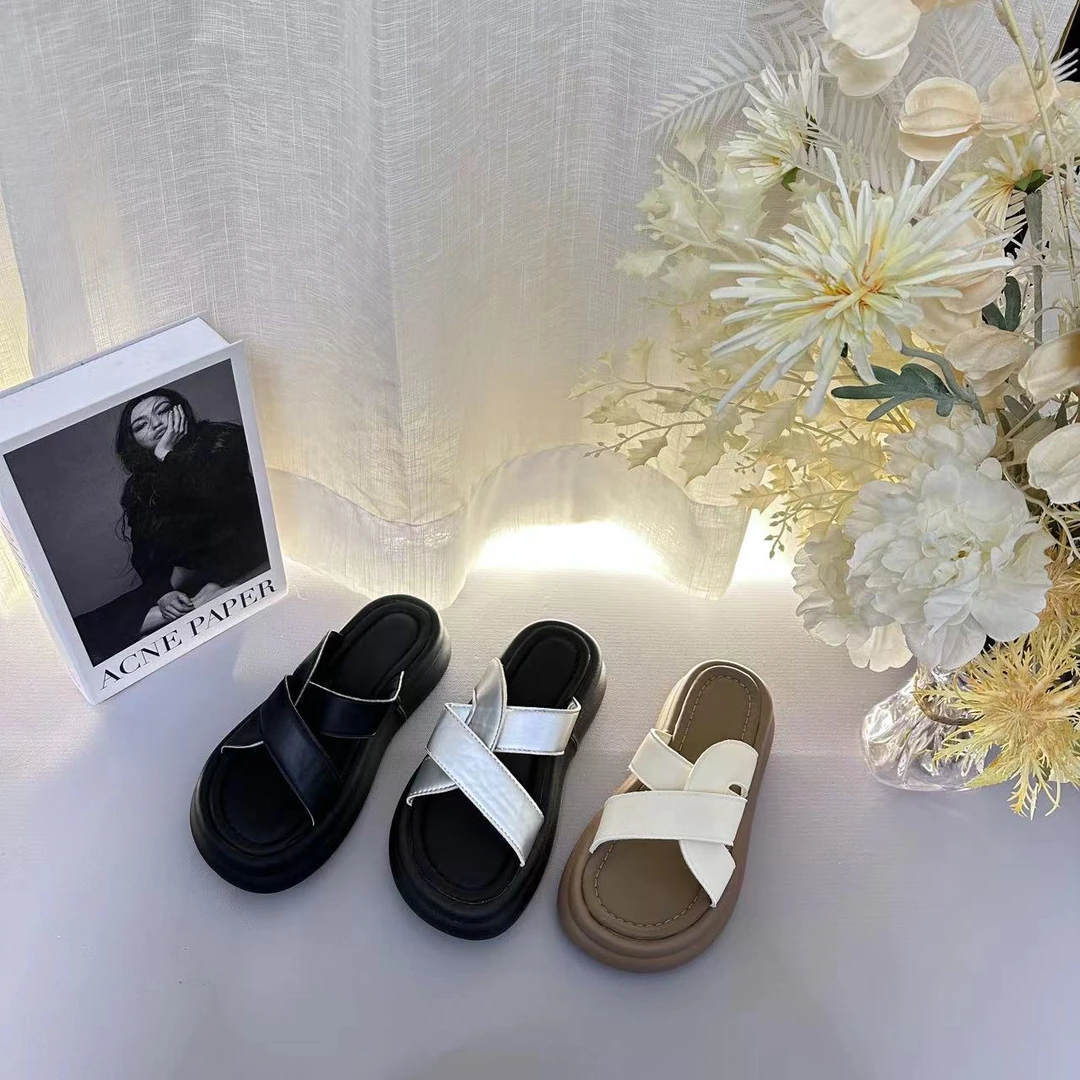 2025夏季新款交叉纽带显瘦休闲百搭舒适防滑小众外穿时尚拖鞋