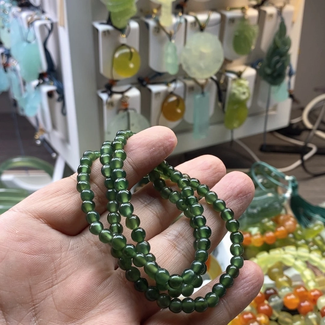 蛇纹石玉未镶嵌颈饰