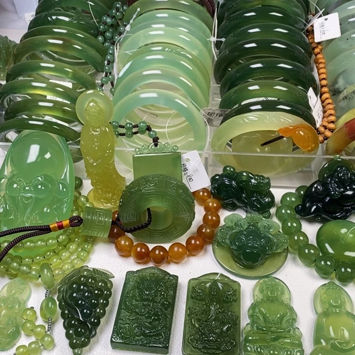 未镶嵌蛇纹石玉颈饰