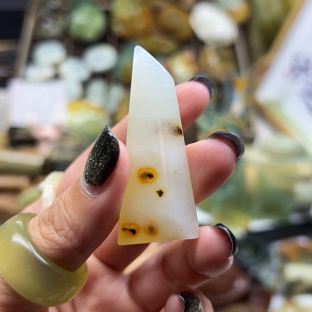 未镶嵌岫玉颈饰花玉锁骨