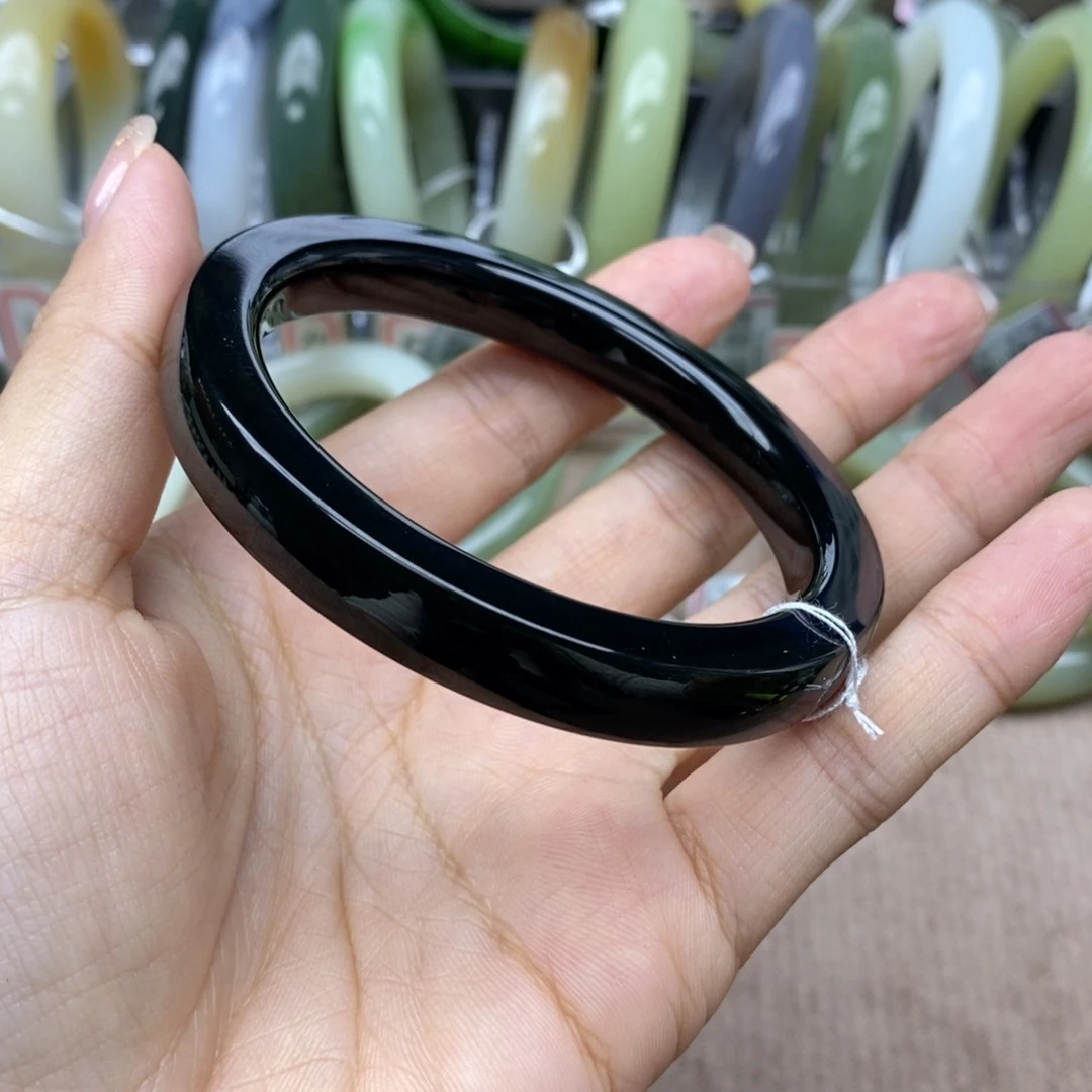 和田玉手镯未镶嵌唄****姐卡58