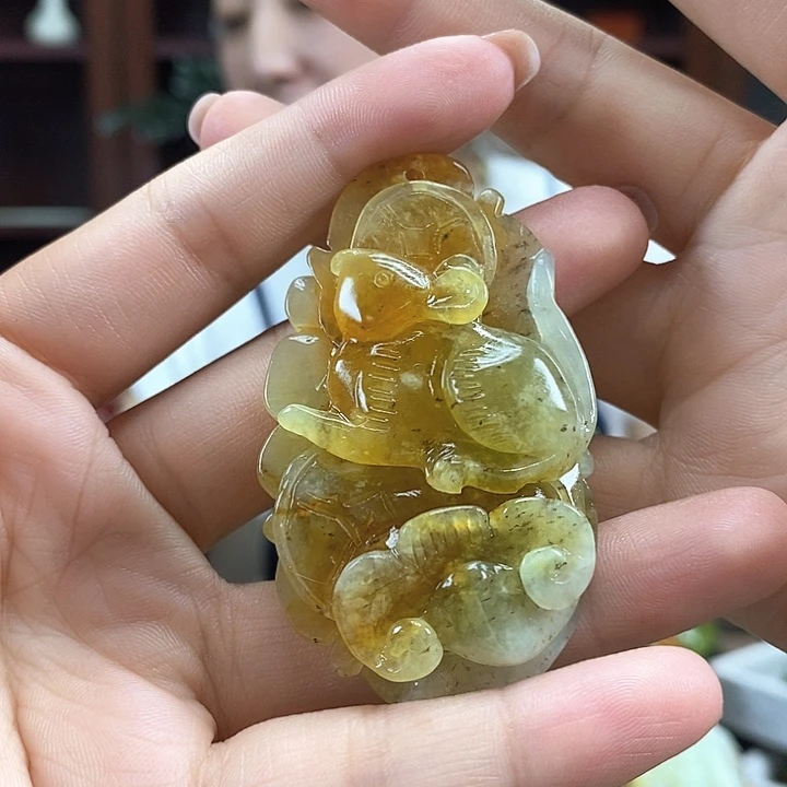 蛇纹石玉未镶嵌颈饰