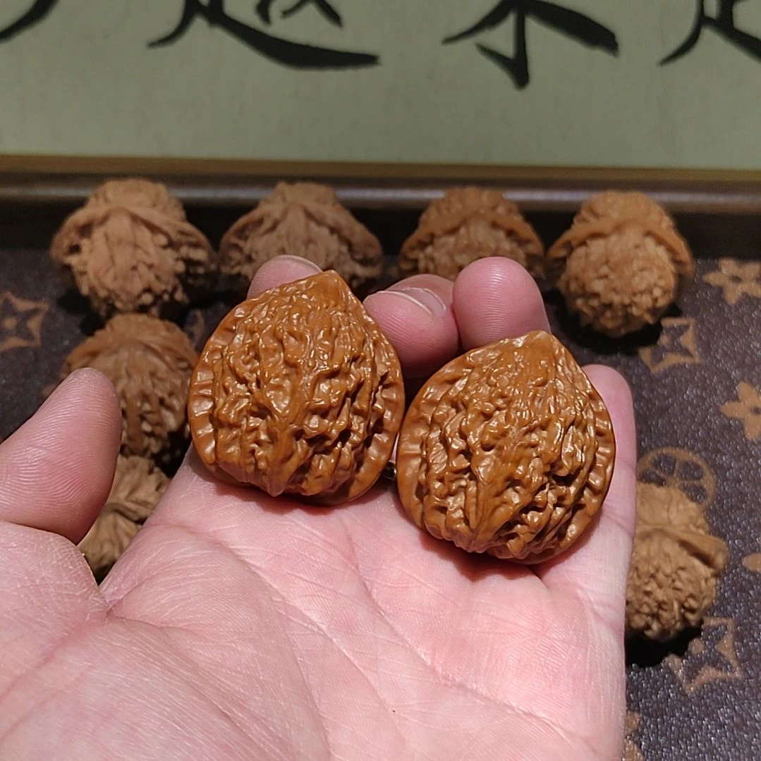 文玩核桃吊坠36金牛