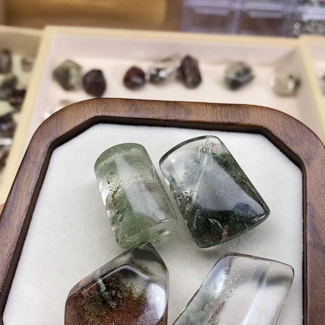 未镶嵌颈饰水晶M****?水晶