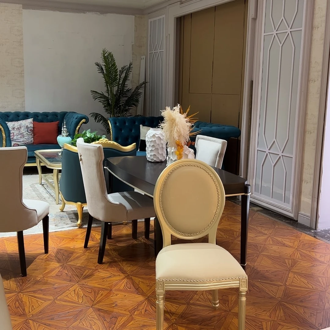 一桌四椅接触面头层牛皮