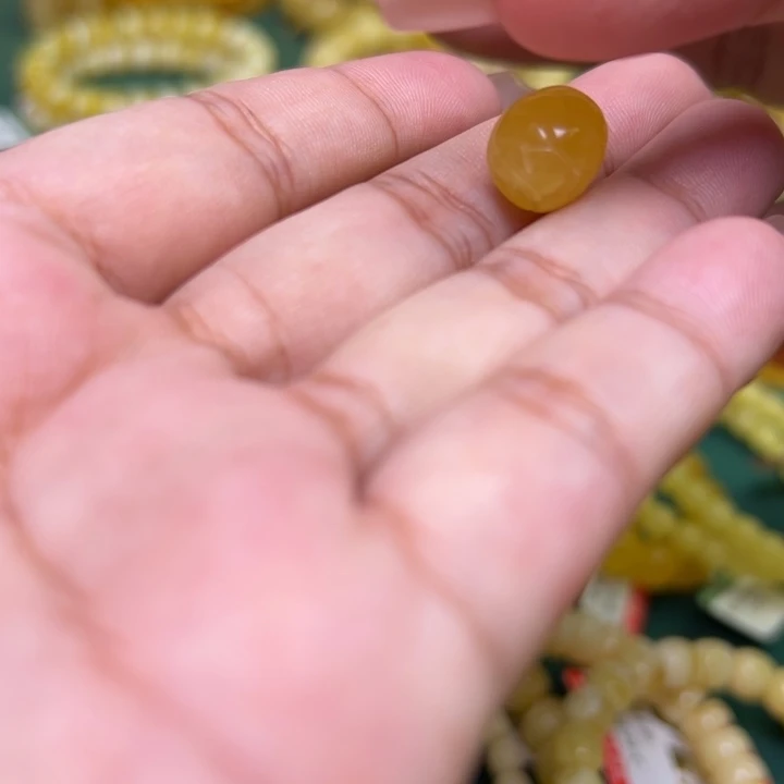 蜜蜡未镶嵌珠宝奇石