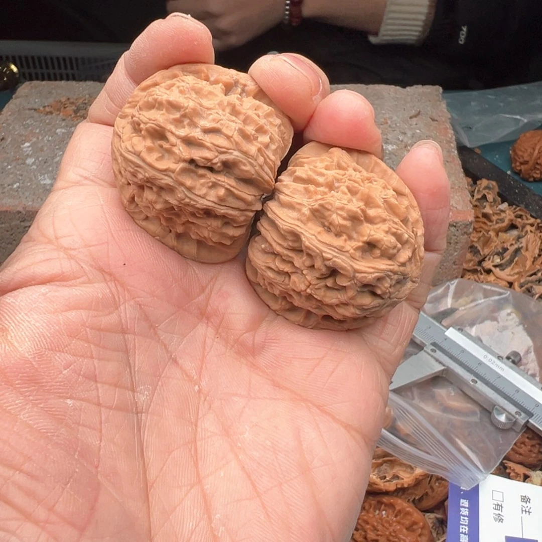 文玩核桃把件41白茶白石子