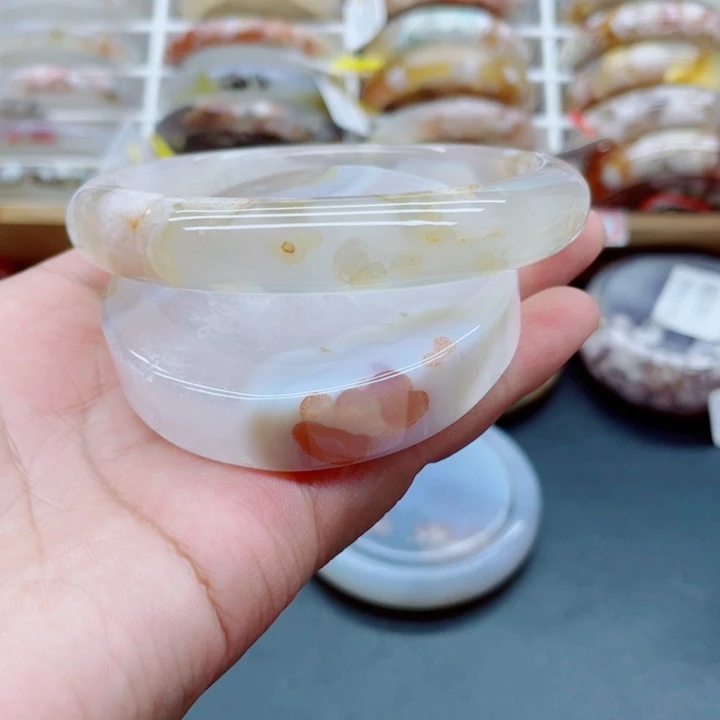 沐***行玛瑙/玉髓手镯未镶嵌66.3