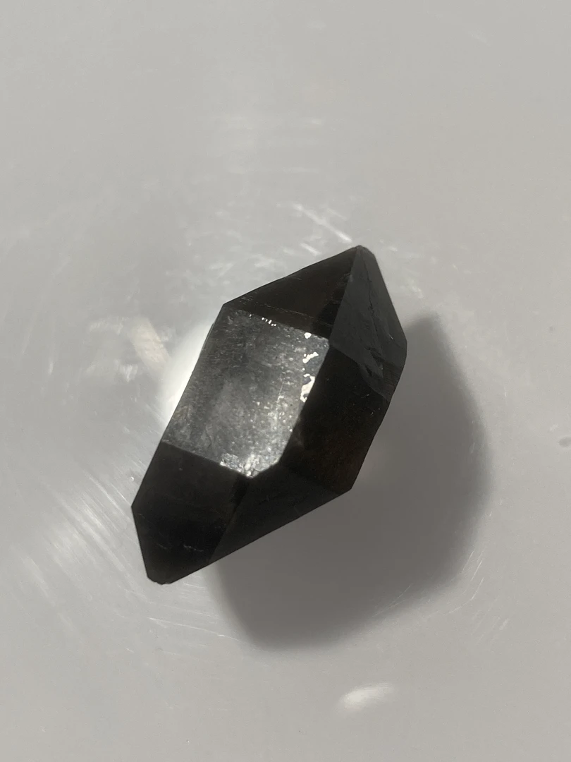 天然闪灵钻黑武士双尖水晶 含黑石墨矿物晶体的原石