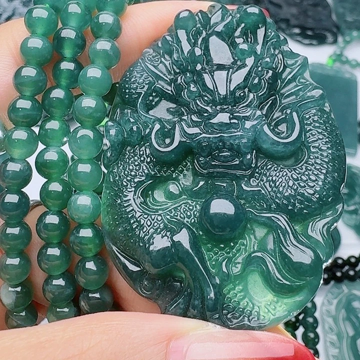 翡翠未镶嵌颈饰1111