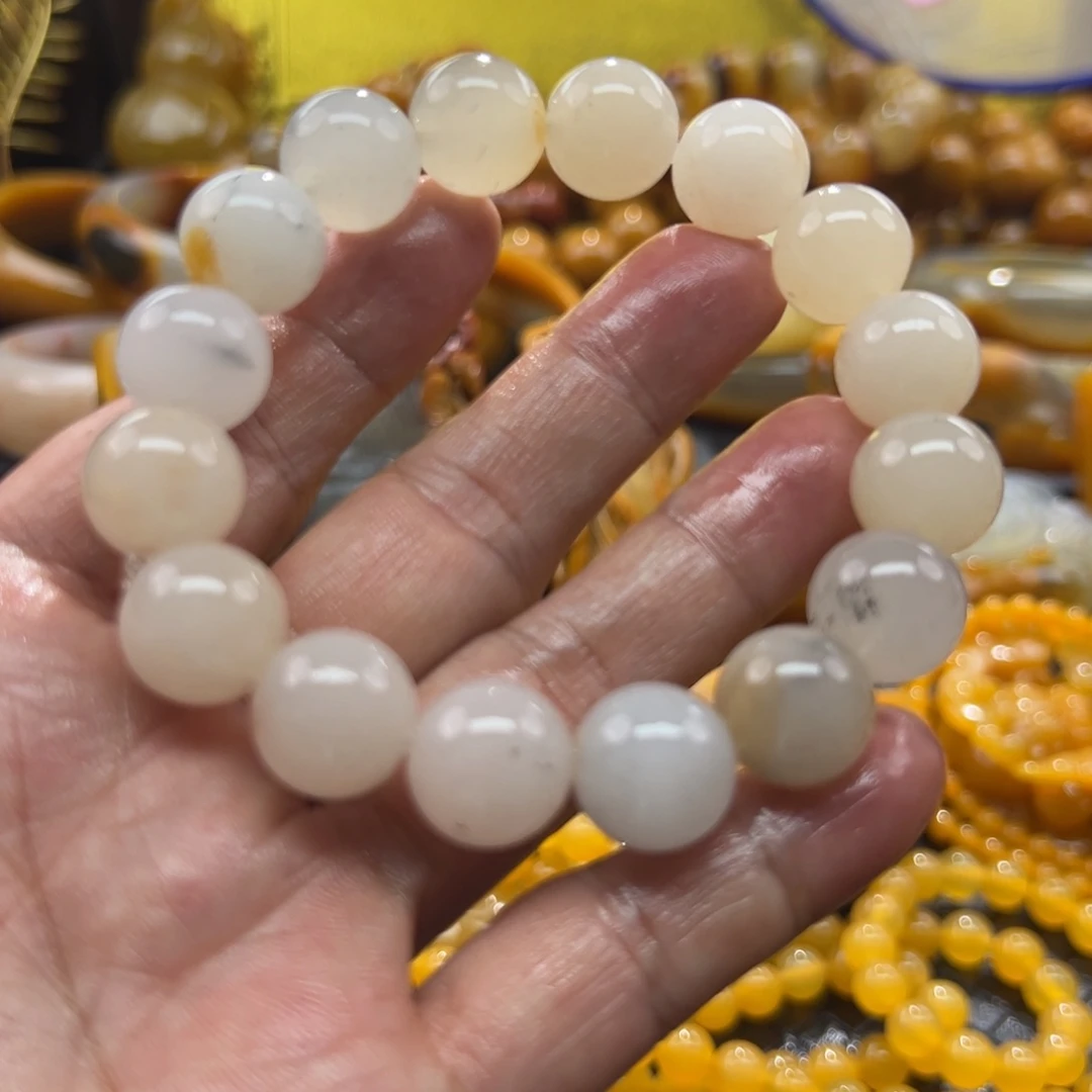 石英质玉未镶嵌颈饰