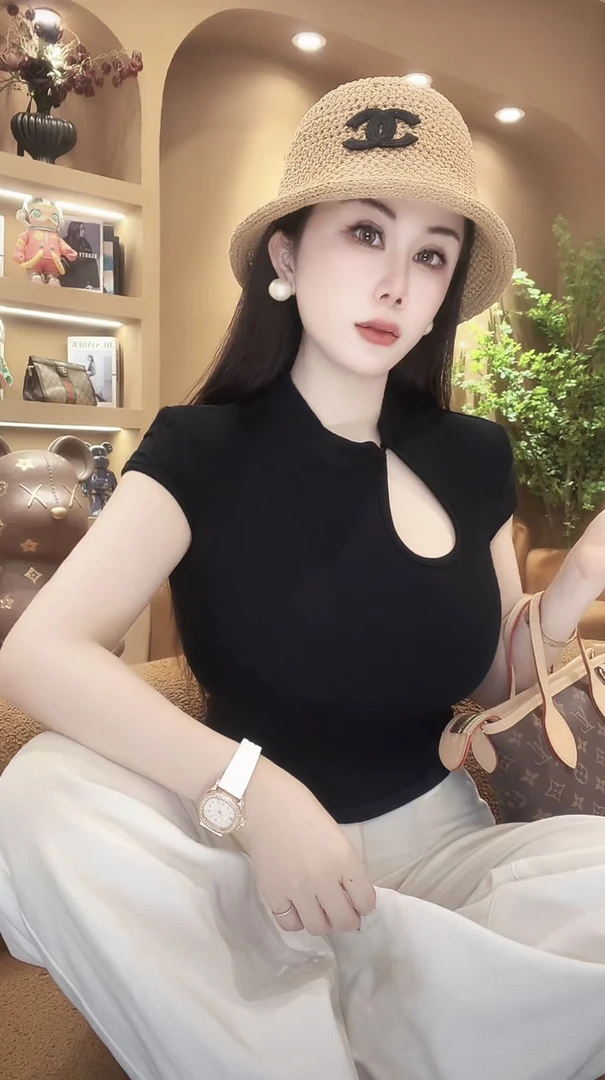 大美妞-VIP•家定制款高货气质挖洞弹力上衣（8-11111）