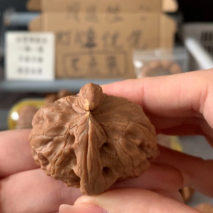 仓***艇吊坠文玩核桃异形单只，有瑕疵