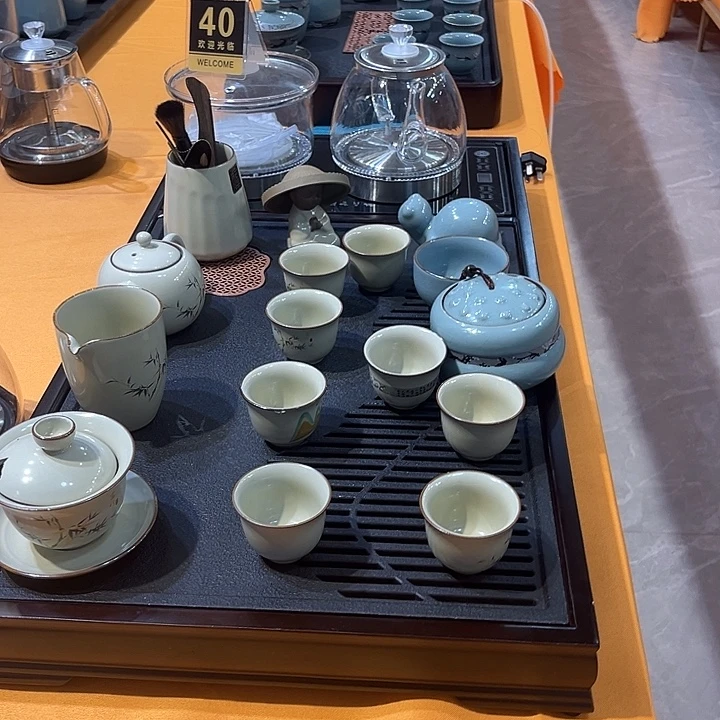 茶盘上的一块钱都没得