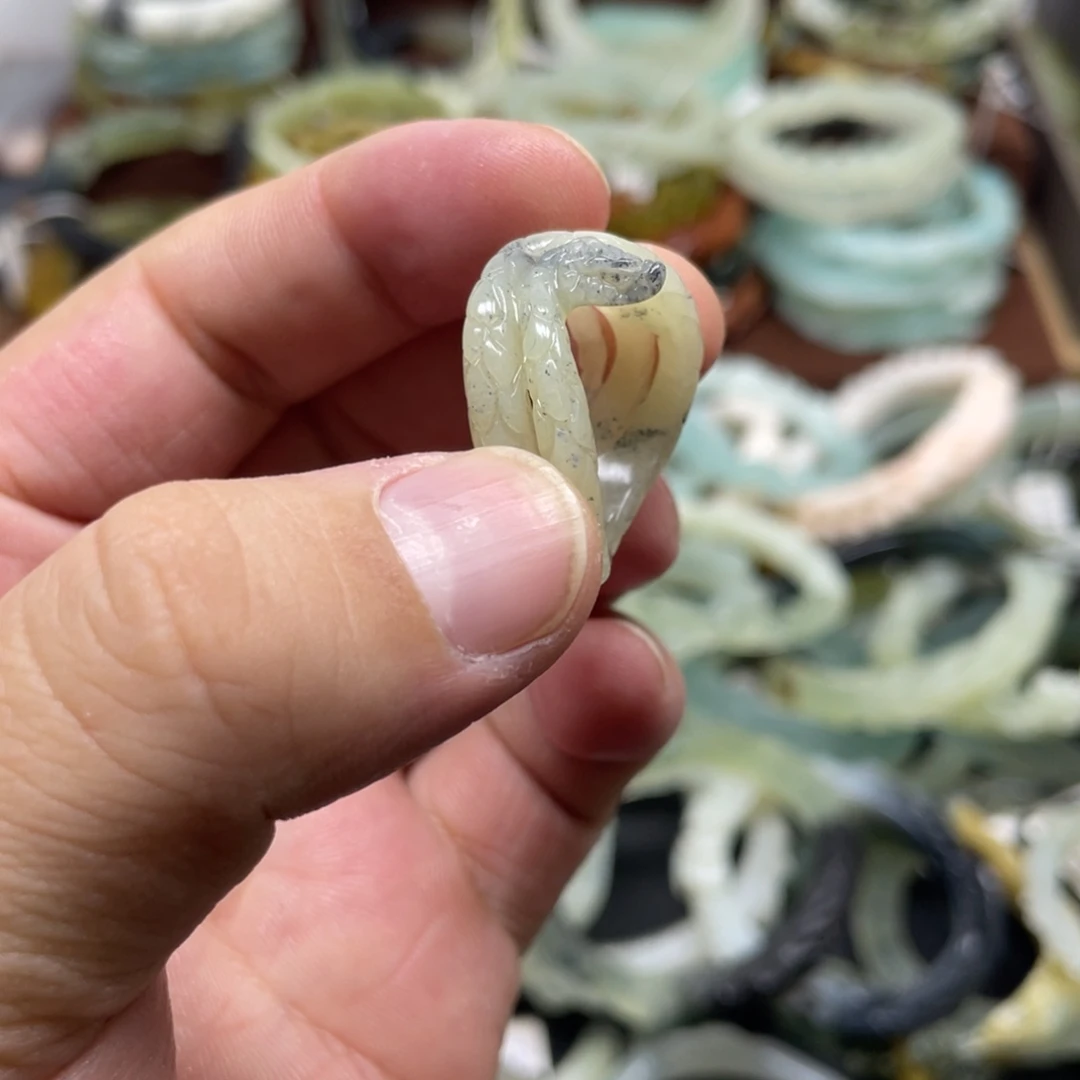 蛇纹石玉未镶嵌戒指