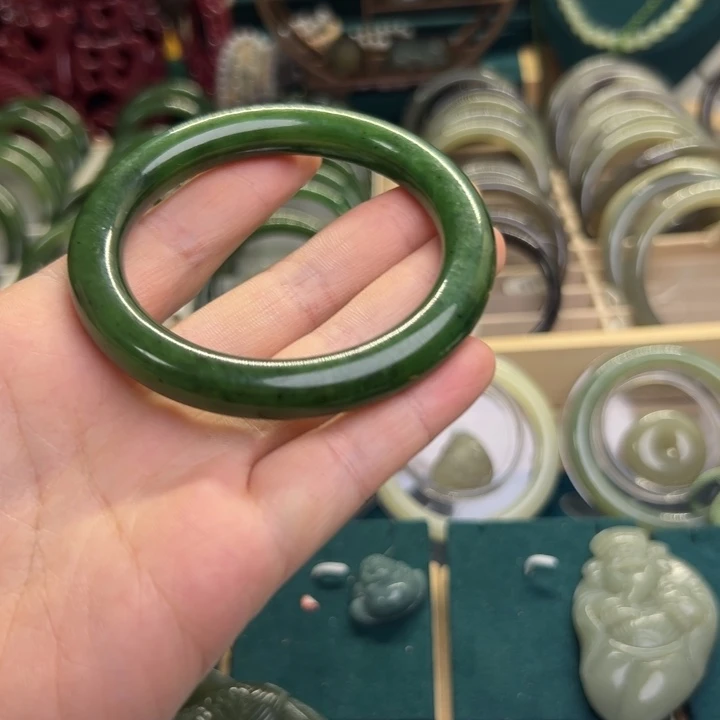 和田玉手镯未镶嵌我****儿富贵