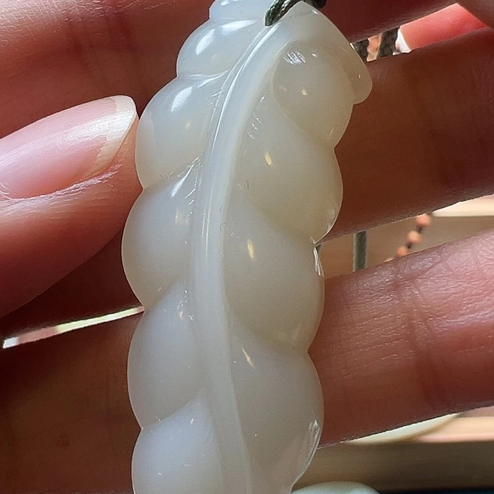 和田玉未镶嵌颈饰且末叶子