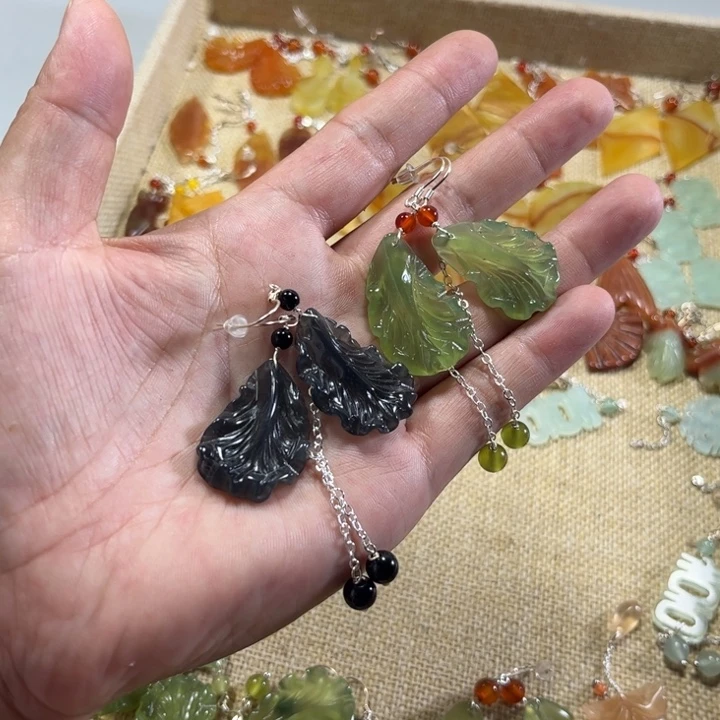 蛇纹石玉合金耳饰