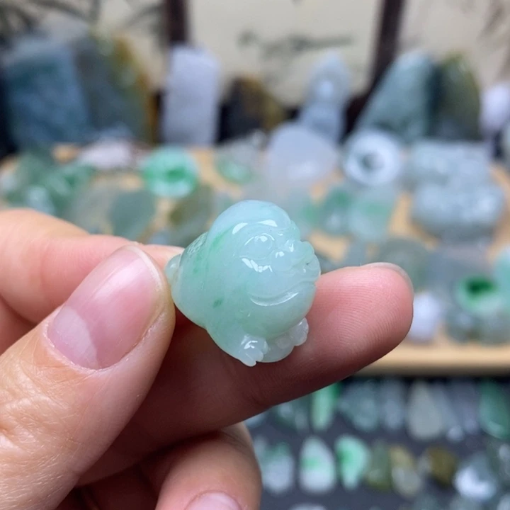 翡翠未镶嵌颈饰金蟾