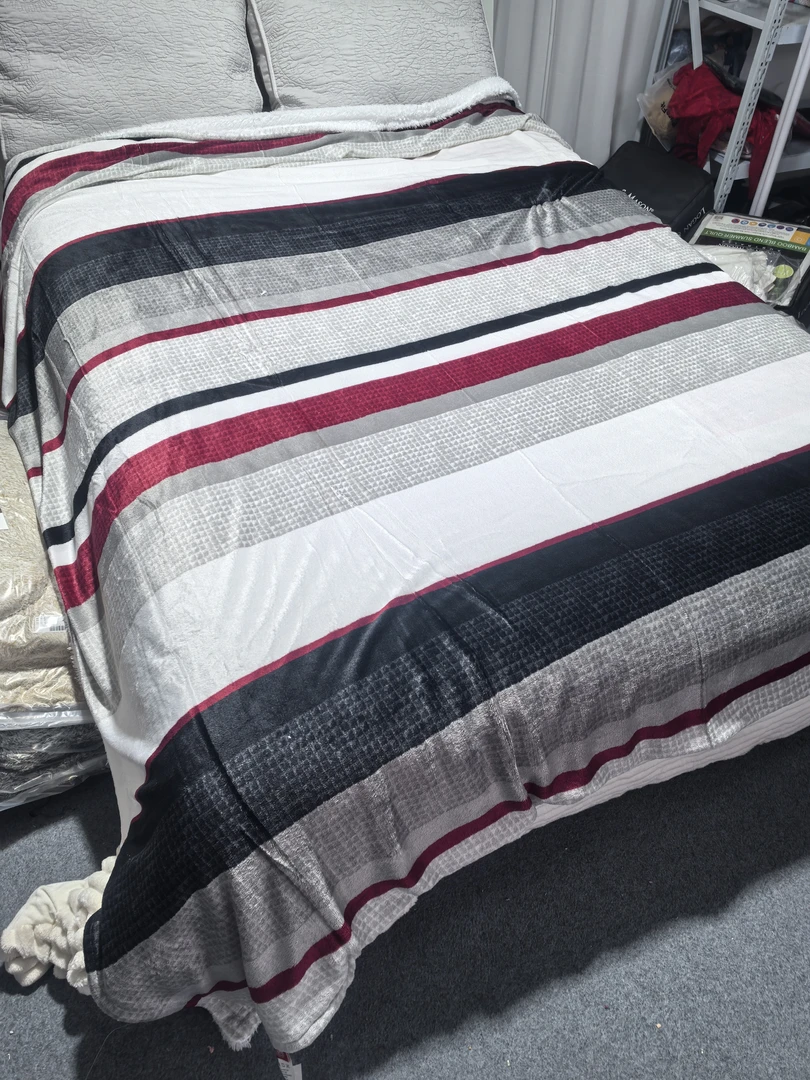 小华约228*228红黑条纹款毛毯发1条