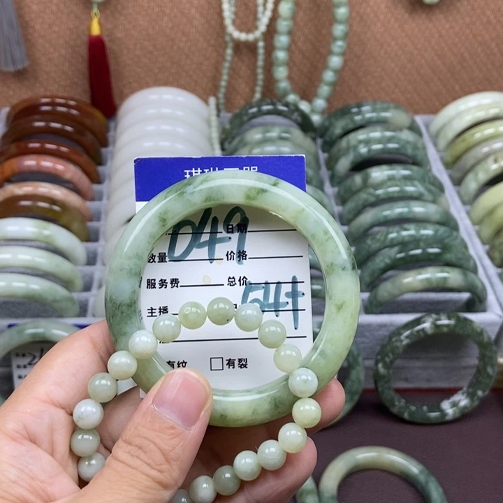 蛇纹石玉未镶嵌手镯