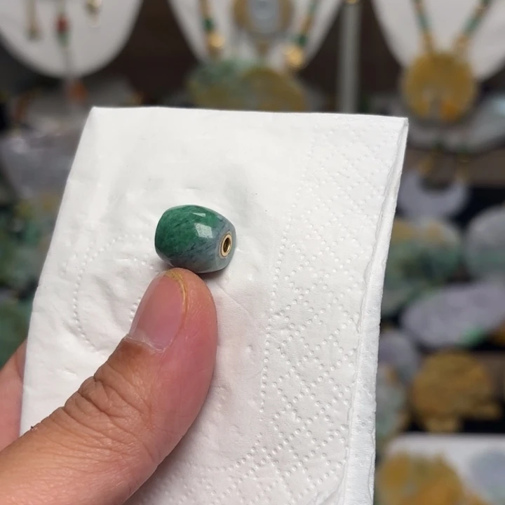 翡翠颈饰未镶嵌吊坠