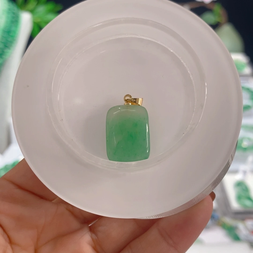 颈饰未镶嵌石英质玉