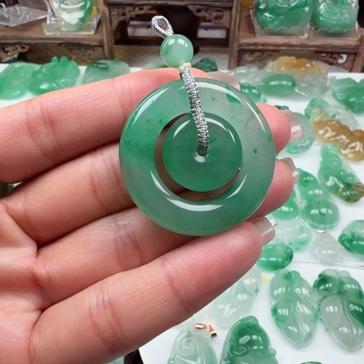 石英质玉未镶嵌颈饰