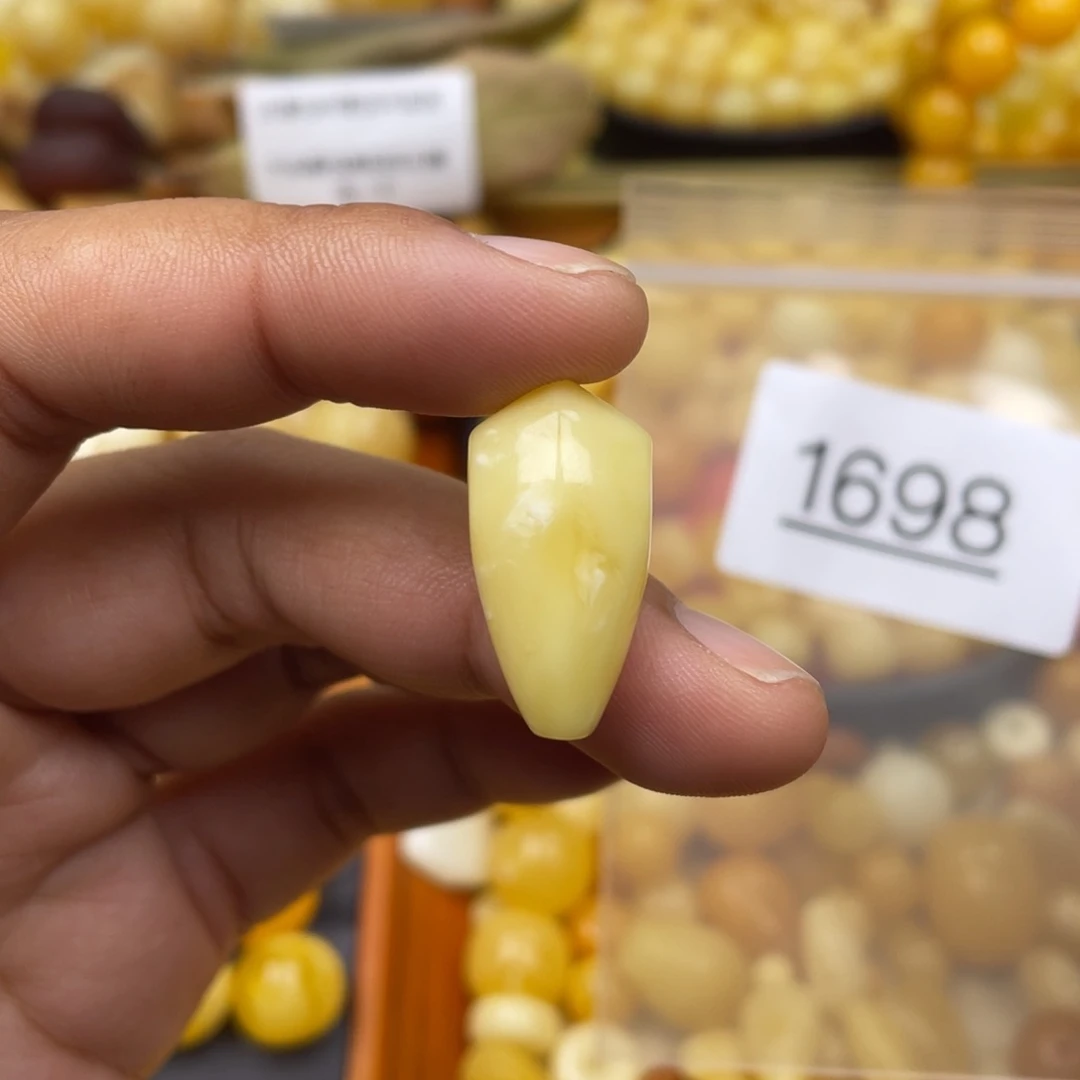 琥珀珠宝奇石未镶嵌13.3m