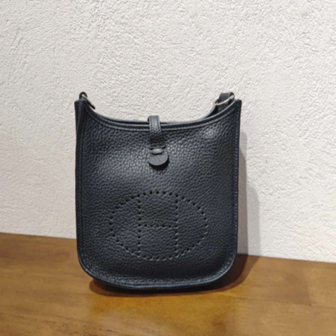 99新 Hermes/爱马仕 黑色银扣evelyne mini 时尚单肩斜挎包经典