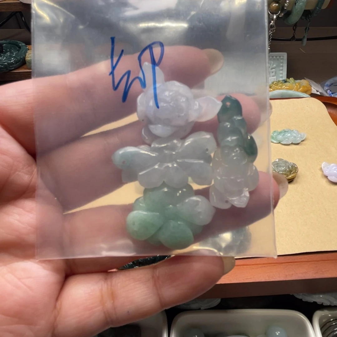 翡翠散珠却翡翠吊坠