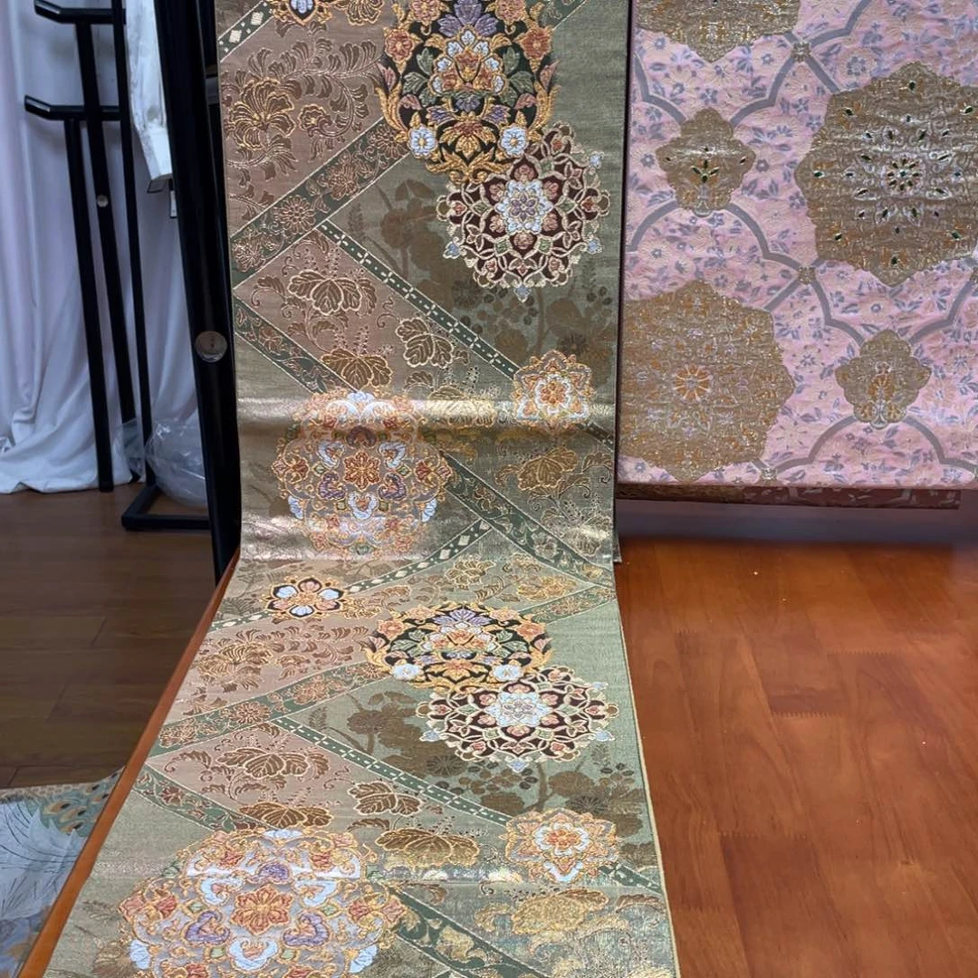织绣彩金唐草宝相