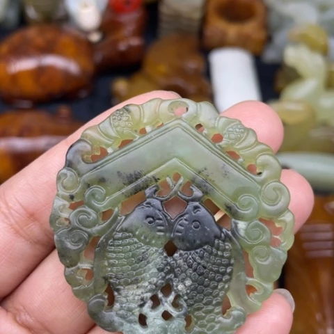 未镶嵌蛇纹石玉颈饰62
