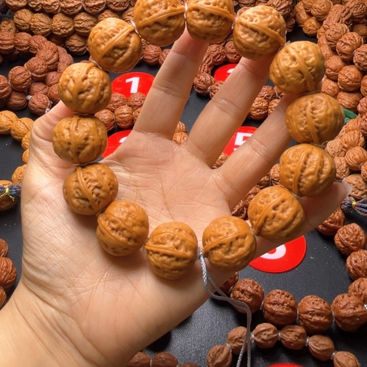 文玩核桃吊坠富甲一方