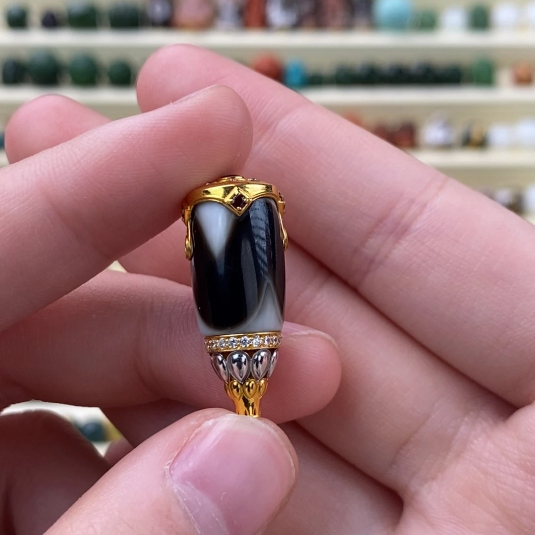 玛瑙/玉髓18K金镶嵌颈饰