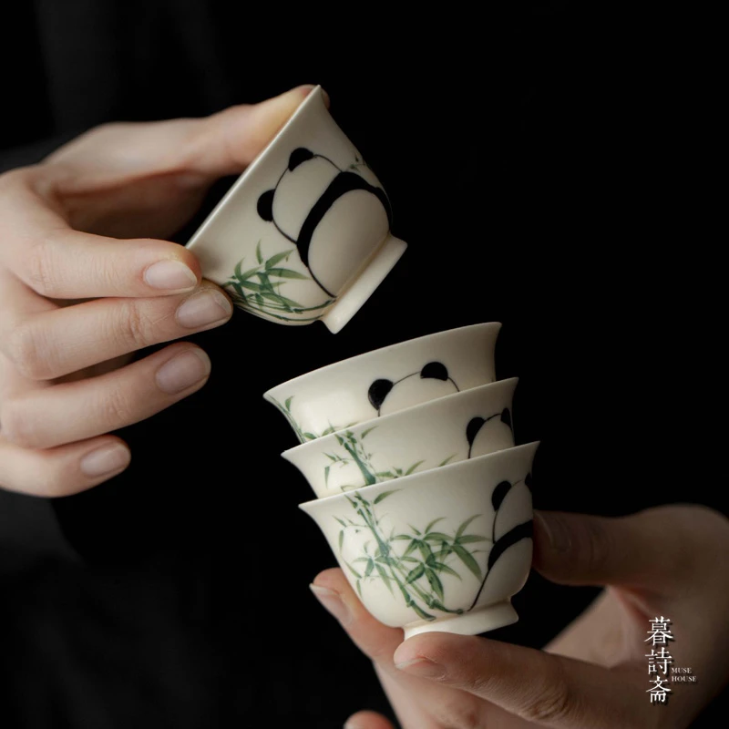 手绘熊猫戏竹陶瓷茶杯个人专用品茗杯家用主人杯功夫茶具