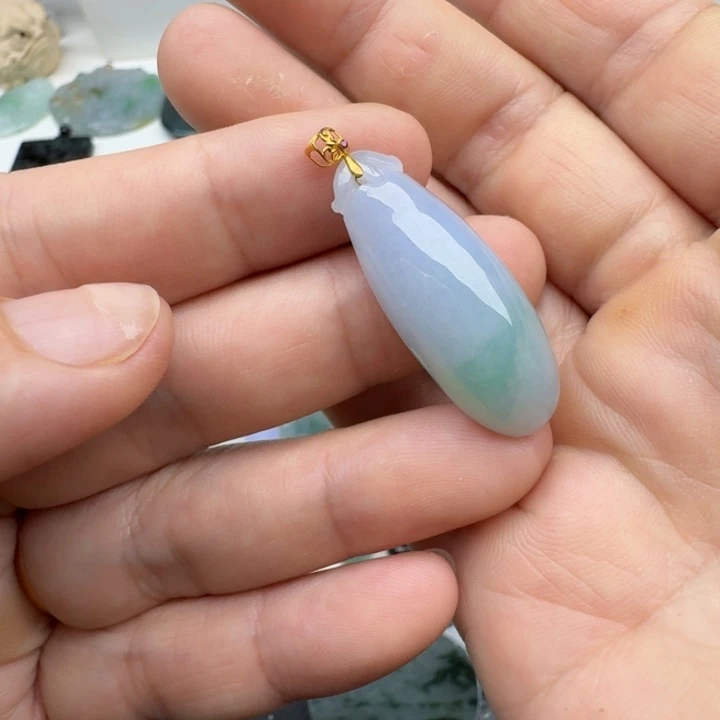 苏***喂吊坠(不含链)18K金镶嵌翡翠