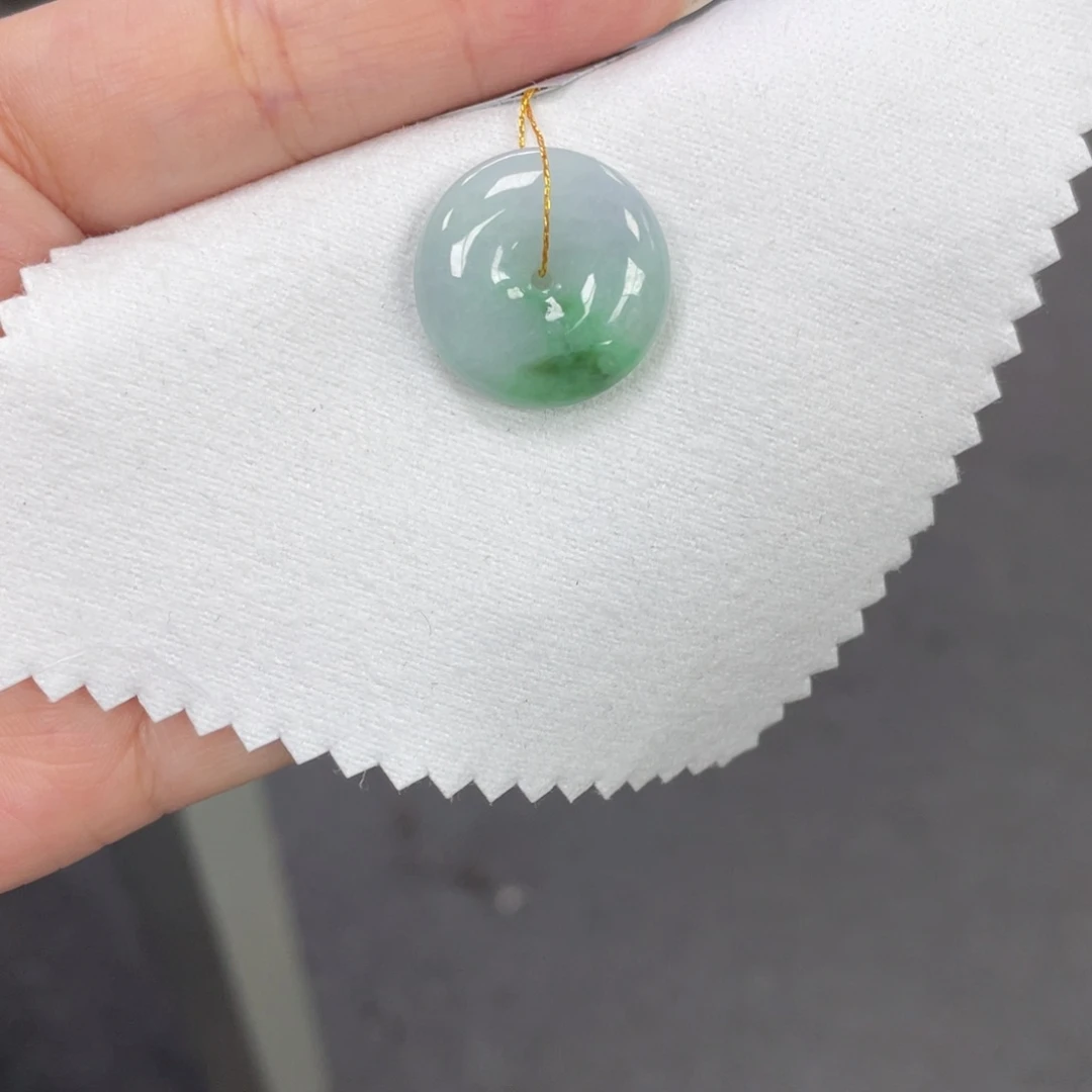 翡翠未镶嵌颈饰平安扣