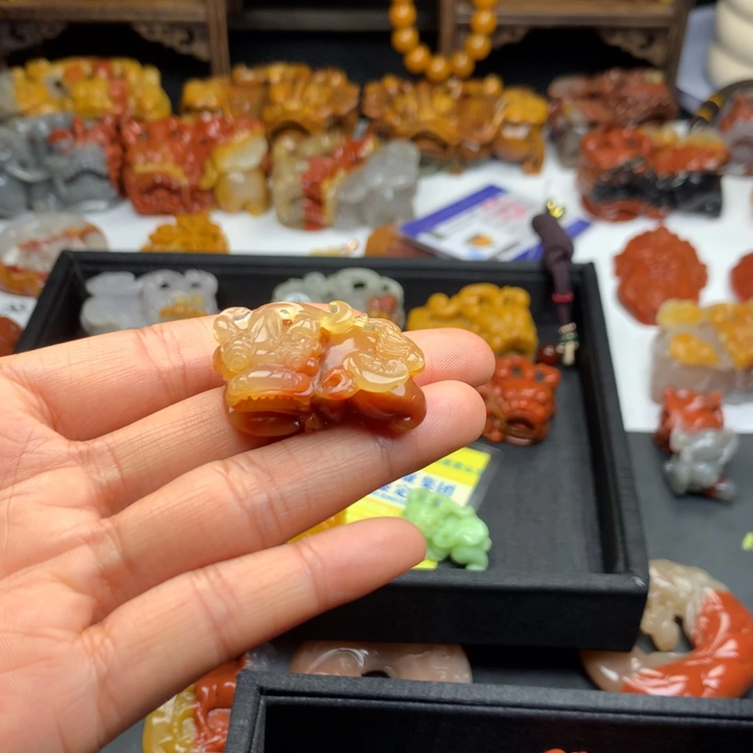 石英质玉（黄龙玉）挂件未镶嵌林**鹿