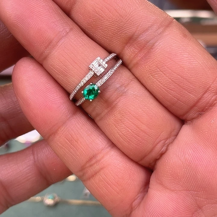 18K金镶嵌祖母绿戒指阿富汗主石：0.28ct