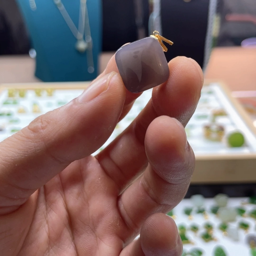 18K金镶嵌戒指和田玉