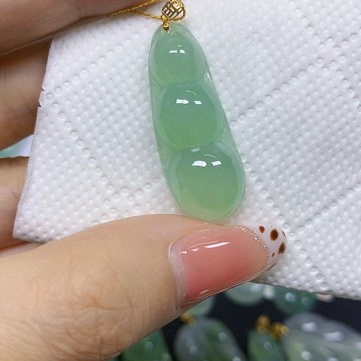 翡翠18K金镶嵌颈饰挂件